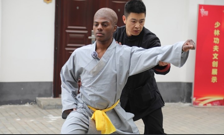 El reciente encuentro entre el influencer estadounidense IShowSpeed y un maestro de Kung Fu en el Templo Shaolin.