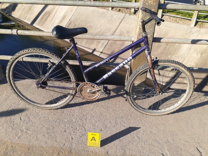 La bicicleta en la que iban los dos chicos.