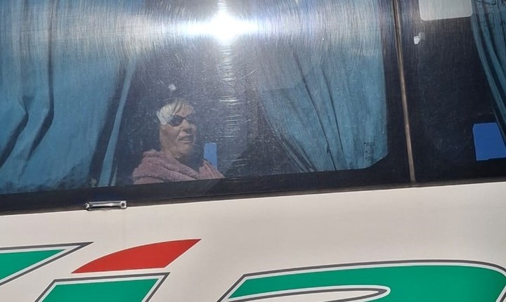 Susana Conti (74), en el micro de la tragedia, cuando partió de Trelew rumbo a Florencio Varela.