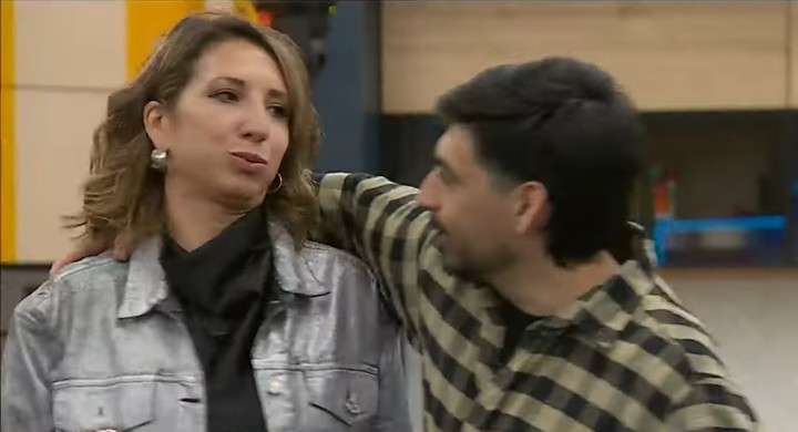 Diva, la hermana de Devi, se fue este domingo,  pero le dejó los perros a su hermano.