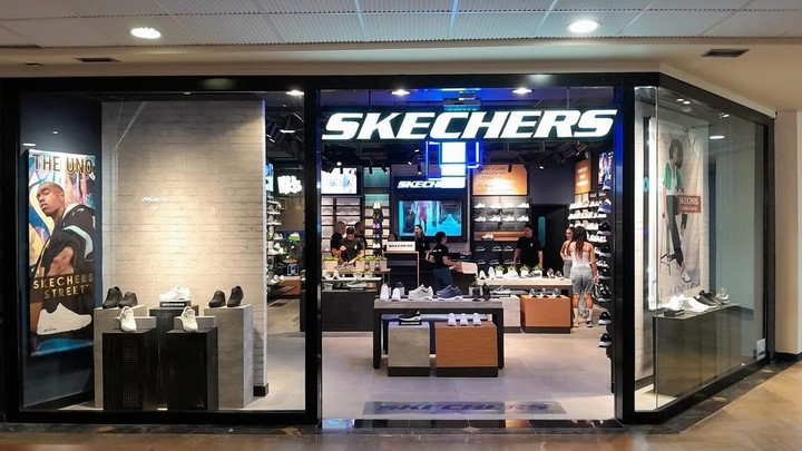 La marca de zapatillas Skechers abrió su primer local en el país en Unicenter. Foto: Unicenter