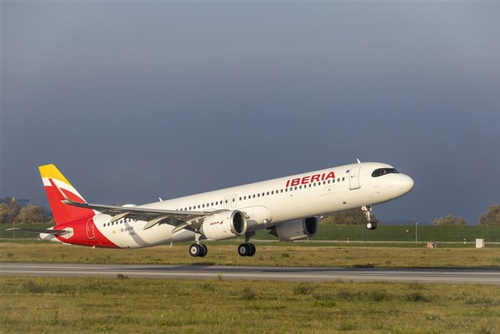 El combustible sostenible de aviación puede reducir hasta más del 80% las emisiones contaminantes.