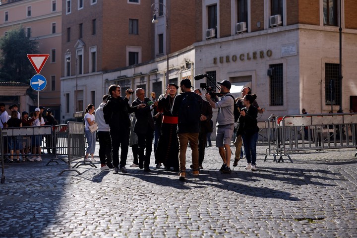 Cardenales en las calles de Roma. Foto: Reuters