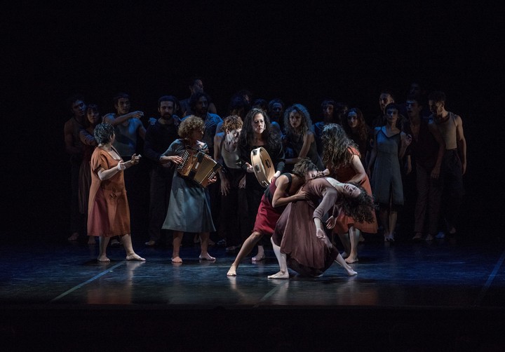 "Cantata", la obra del Ballet Contemporáneo del San Martín, que dirige Andrea Chinetti. Foto Carlos Villamayor.