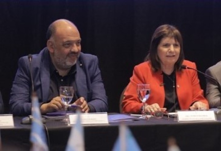 Néstor Majul junto a la ministra de Seguridad Patricia Bullrich. Foto: @nestormajul