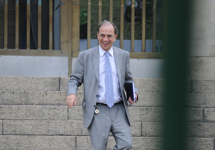 El fiscal Raul Plee se retira esta tarde de los tribunales Comodoro Py. FOTO PEDRO LAZARO FERNANDEZ  
