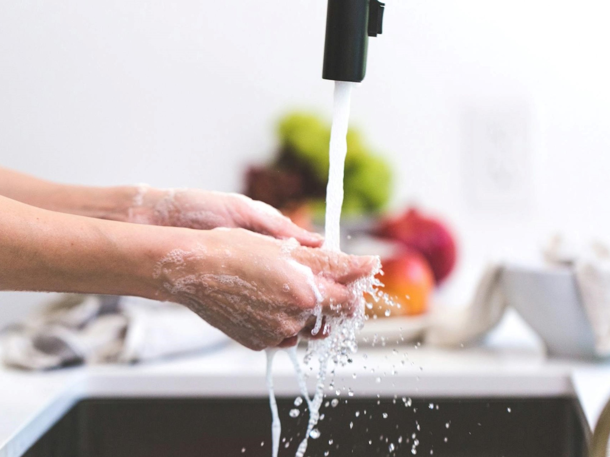 ¿Es efectivo mezclar vinagre y limón para limpiar?: cuándo sí y cuándo no./ Shutterstock.