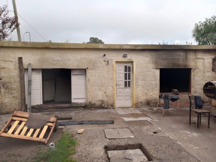 Así quedaron la casa y el taller de Leiva, tras el saqueo en medio de las inundaciones. 