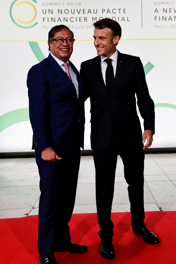 Junio de 2023, Gustavo Petro junto al presidente francés Emmanuel Macron, durante uno de los eventos en la gira parisina en donde el colombiano se habría perdido (LUDOVIC MARIN)