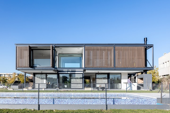 Casas de diseño de Idero, Línea Mies, con proyecto de estudio AToT.