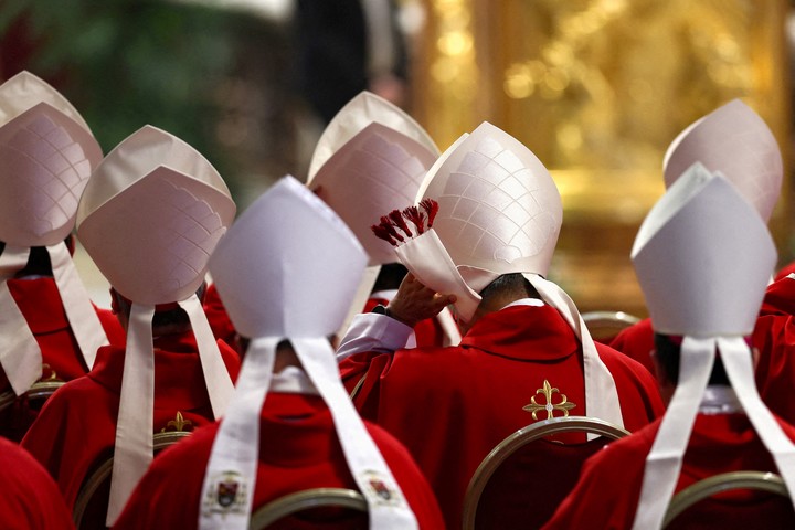 Cardenales en misa. Foto: Reuters