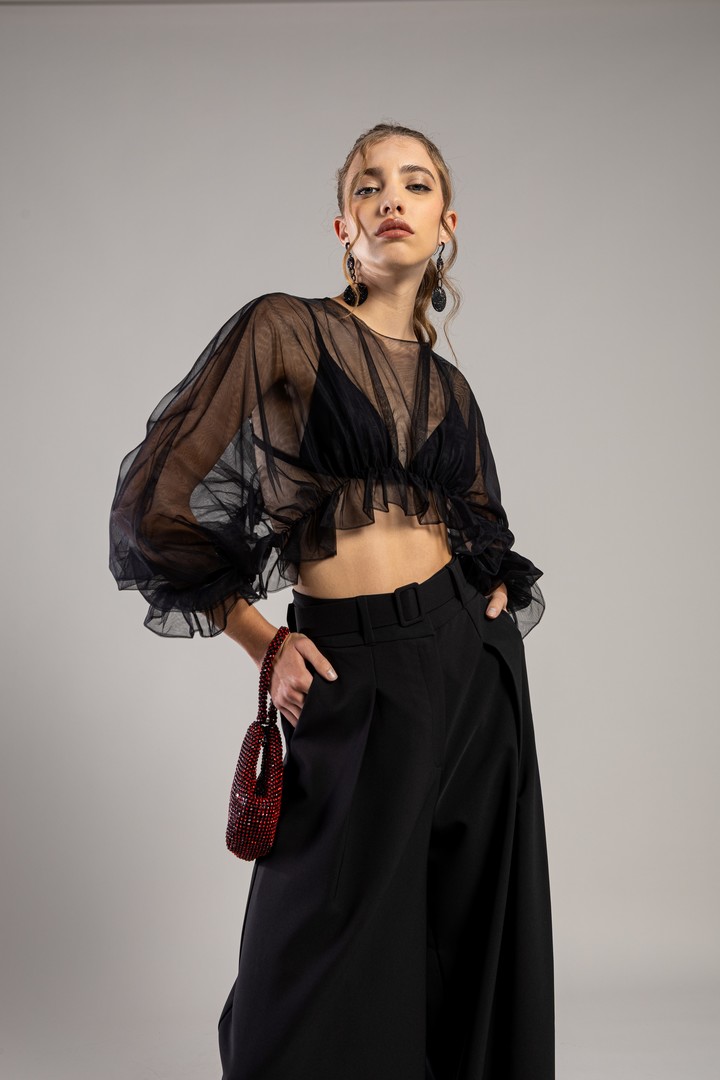 Tul, encaje y organza para sugerir con elegancia en siluetas sensuales. Foto: Esteban Leyba