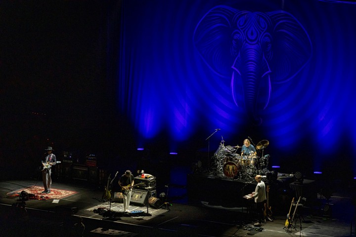 BEAT, con Adrian Belew, Tony Levin y Steve Vai al frente Foto de prensa gentileza Ake Music