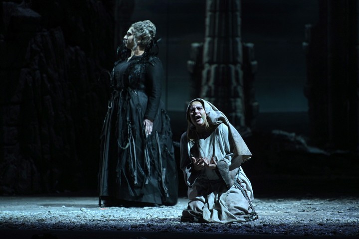 En "Il Trittico" de Puccini, Beatrice Venezi guía con seguridad, flexibilidad y conocimiento del estilo a una Orquesta. Foto de prensa gentileza Juanjo Bruzza