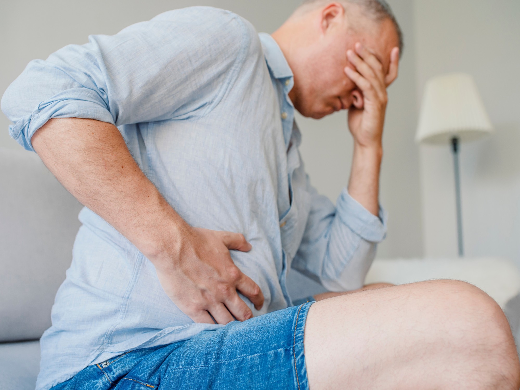 El dolor debajo de las costillas puede ser síntoma de hígado graso./ Foto: Shutterstock.