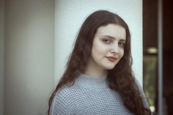 Una de las canciones de Mora Fisz, "Casualidades", musicalizó la serie "Nahir", sobre la historia de la asesina Nahir Galarza. Foto: Mariana Nedelcu