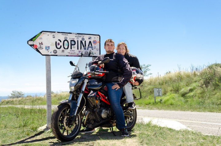 Ariel Santillán, con su novia, Fiorella. Tenían un proyecto de vida juntos que destrozó un conductor borracho.