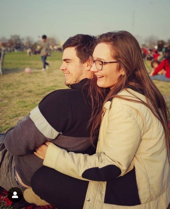 Ariel Santillán, con su novia, Fiorella. Tenían un proyecto de vida juntos que destrozó un conductor borracho.