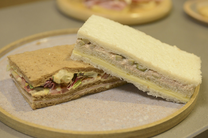 Los sándwiches de Dos Escudos. Foto: Constanza Niscovolos. 