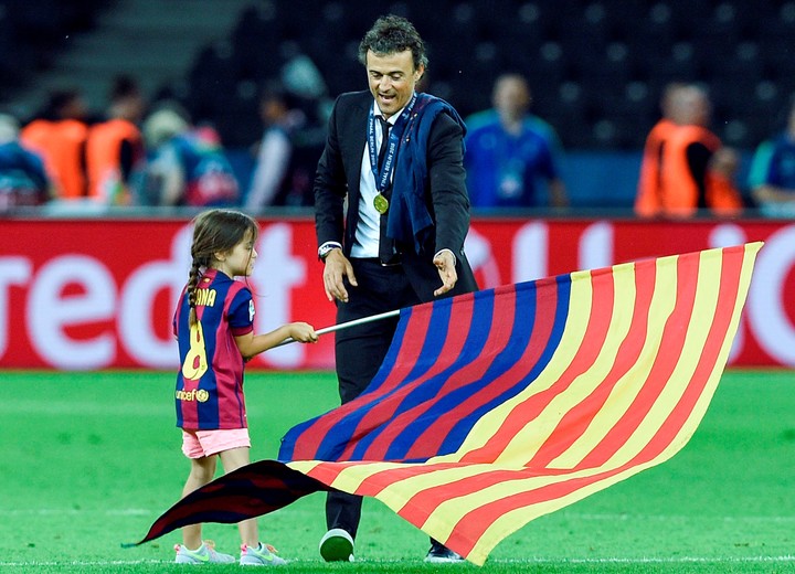 Luis Enrique y su hija Xana, campeones con el Barcelona en 2016. Foto: Lluis GENE / AFP.