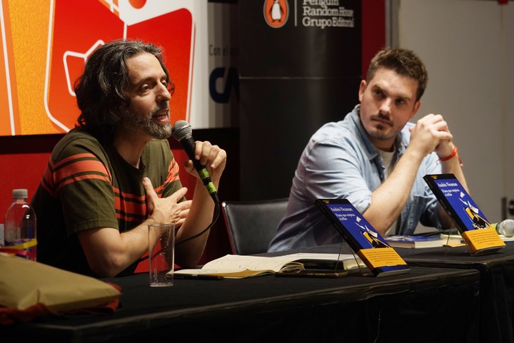 Andrés Neuman presentó su libro sobre la vida desconocida detrás de María Moliner. Foto: Martín Bonetto.