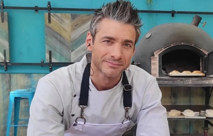 Rodrigo Gascón es experto en cocinar achuras a la parrilla.