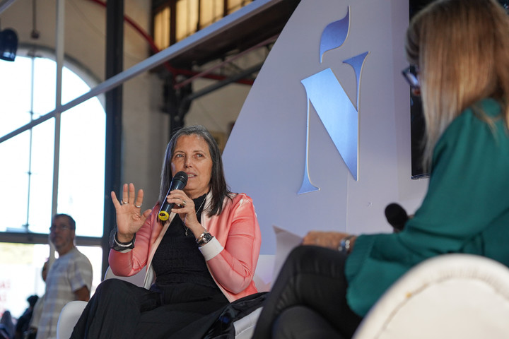 Entrevista a Claudia Piñeiro en el espacio cultural Clarin / Ñ. Foto: Santiago Garcia Díaz.
