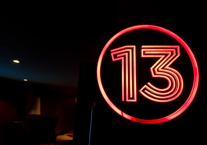 La numeróloga dice que el 13 es una excelente vibración en términos de evolución personal y transformación. Foto: ilustración Shutterstock.