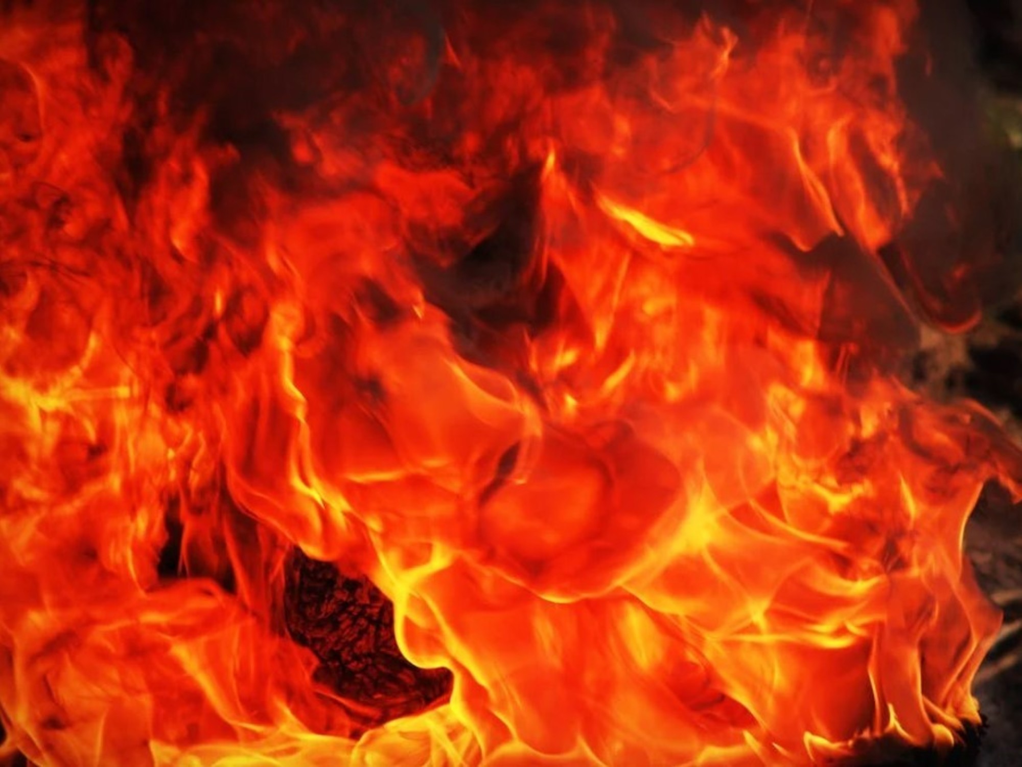 El infierno, al igual que Satanás, está emparentado con el fuego, el pecado, el mal absoluto./ Foto: Pexels.