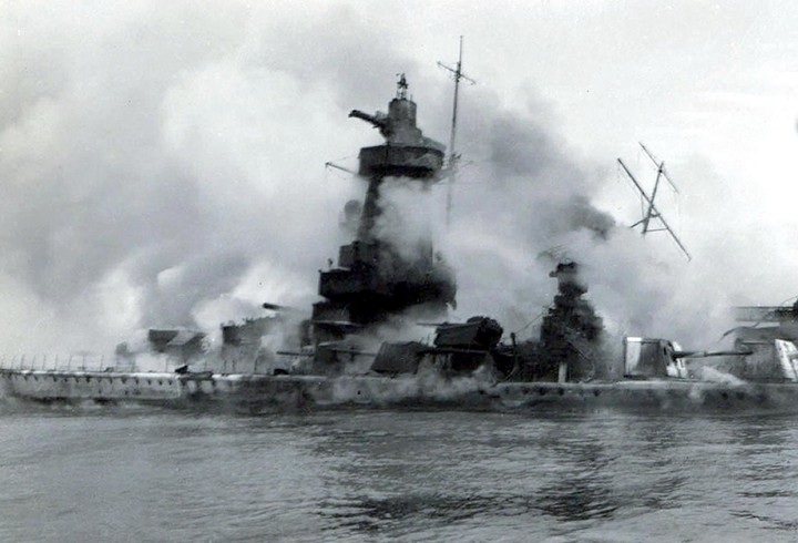 Hundimiento del barco Graff Spee en el Río de la Plata, 1939.   