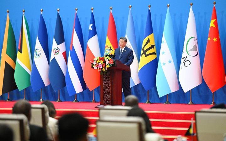 El presidente chino, Xi Jinping, asiste a la ceremonia inaugural de la cuarta reunión ministerial del Foro China-CELAC (Comunidad de Estados Latinoamericanos y Caribeños) y pronuncia un discurso de apertura en el Centro Nacional de Convenciones de China, en Beijing. Foto: Xinhua/Xie Huanchi.