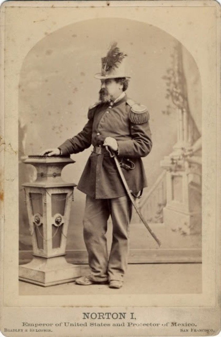 Hoy lo recuerda una calle de San Francisco: Emperor Norton Place.