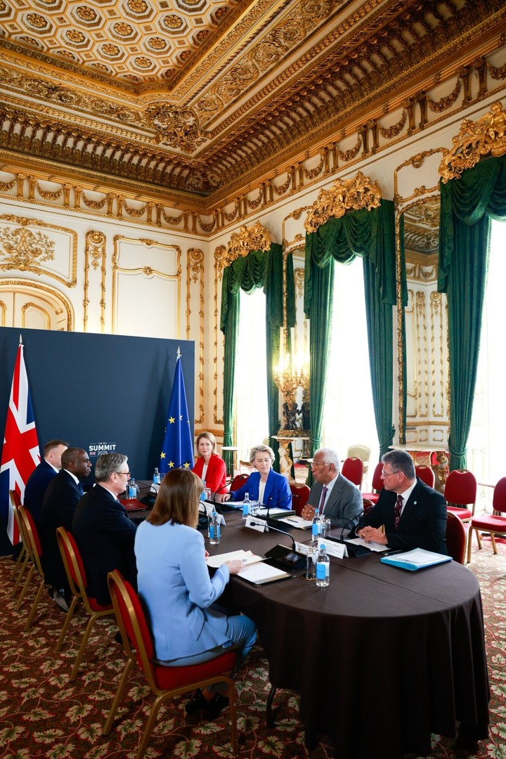 Líderes europeos y británicos durante la cumbre en Londres. Foto: Bloomberg