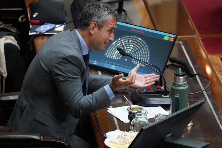 Martín Menem durante el debate en minoría luego de caerse la sesión para tratar el aumento a jubilados y la comisión del escándalo cripto.Foto: Juano Tesone.