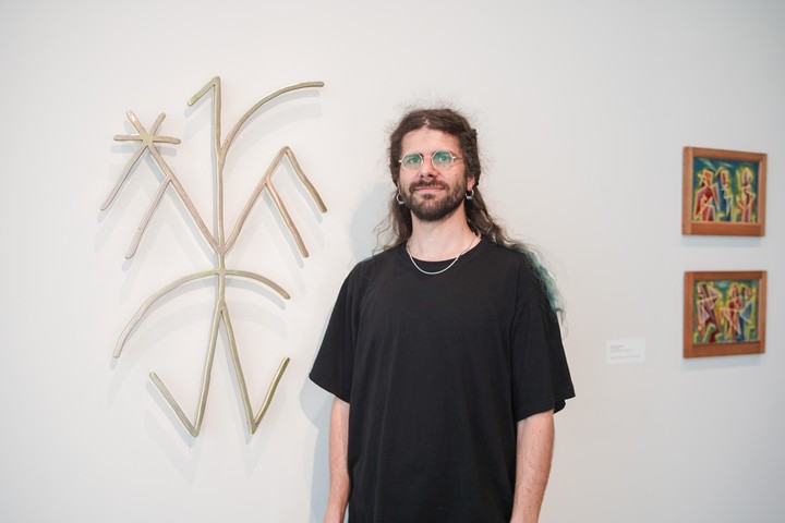 La obra de Diego Leber se encuentra en diálogo con la de Xul Solar en la muestra "Xul Solar y Daniel Leber: Vuelo infinito" en el Malba Puertos. Foto: Alejandro Guyot. Cortesía: Malba Puertos.
