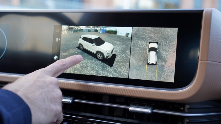 EL nuevo Hyundai Creta incluye un sistema de visión periférica del vehículo.