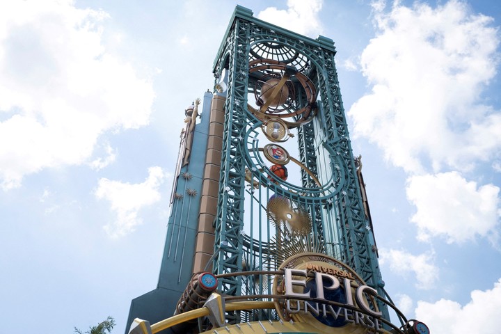 La entrada del flamante parque Universal Epic Universe en Orlando, Florida. Foto REUTERS/Marco Bello