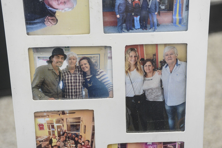 Fotos del álbum de Don Carlos. Foto Constanza Niscovolos 