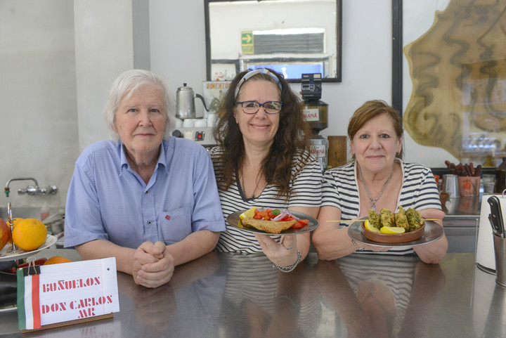 La familia Zinola, toda una vida en el restaurante Don Carlos. Foto Constanza Niscovolos 