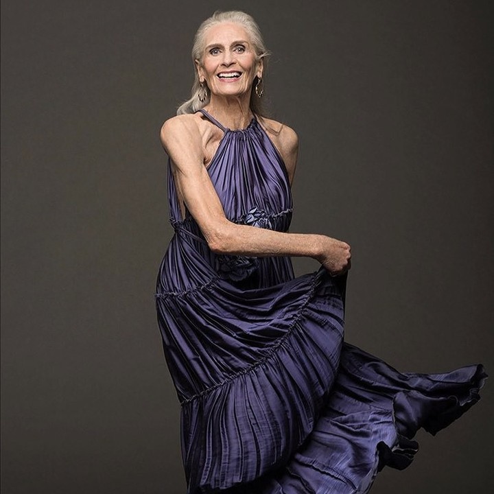 Daphne Selfe regresó a las pasarelas a los 70 y lleva 26 años de carrera. (Foto: Instagram @daphneselfe)
