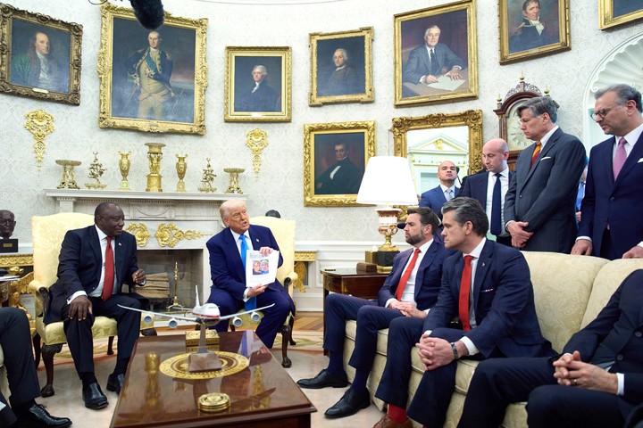 Donald Trump y Cyril Ramaphosa protagonizarn una reunión tensa en el Salón Oval. Foto AP /Evan Vucci