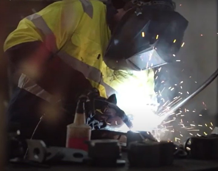 El deseo de los industriales es contar con las mismas herramientas que otros paises fabricantes como Brasil y EEUU en el orden tributario, en el orden laboral, en aportes patronales, y en las amortizaciones aceleradas. 