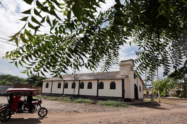 La Capilla Santa Rosa Cruz Pampa, donde Robert Prevost, ahora Papa León XIV, predicó cuando era un joven misionero en Yapatera, Perú. Foto Reuters