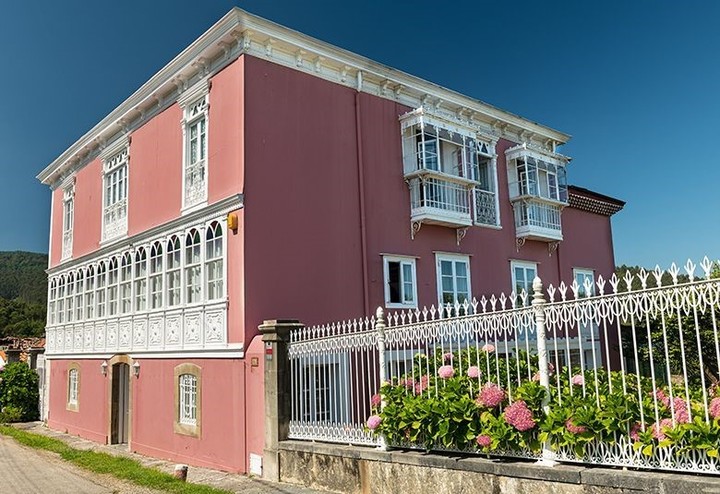 Somao, pueblo de Asturias con más de 20 palacios. Casa El Noceo. Una de las primeras.
