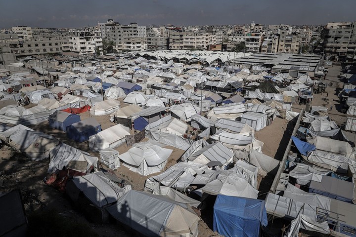 Palestinos viven en carpas en Ciudad de Gaza. Foto: Bloomberg