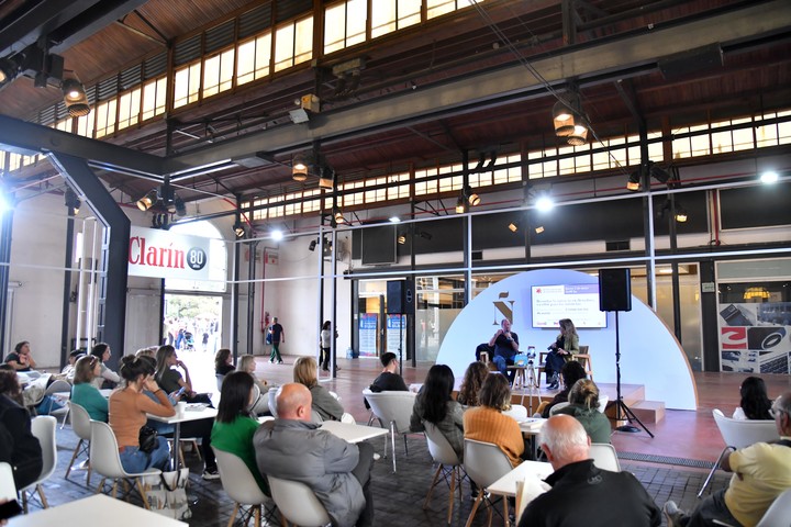 Martín Kohan presentó su primera novela infantil en el espacio cultural Clarín / Ñ . Foto: Enrique García Medina.