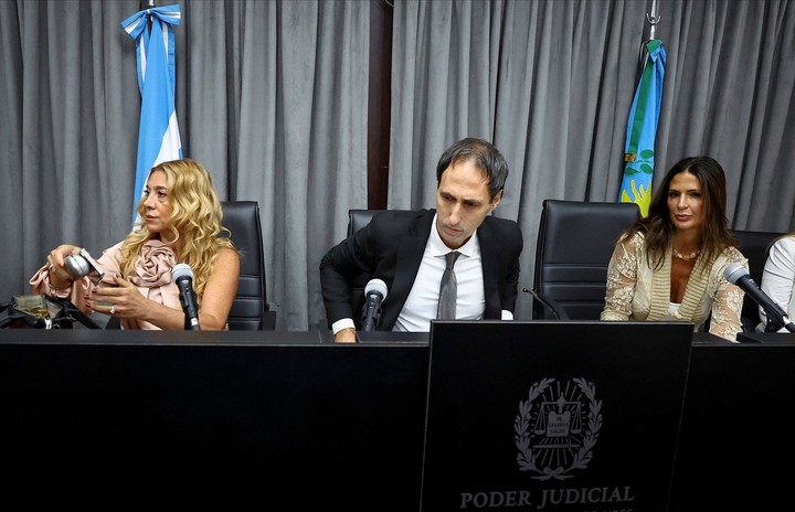 Los jueces Veronica Di Tommaso, Maximiliano Savarino y Julieta Makintach. Foto: Reuters/Agustín Marcarian.