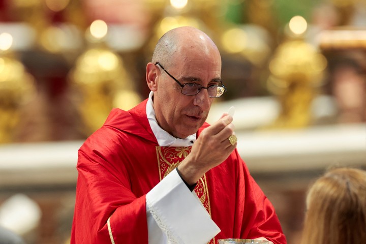 El cardenal argentino Víctor Manuel “Tucho” Fernández, protagonizó una encendida defensa de Jorge Bergoglio. Foto: Reuters