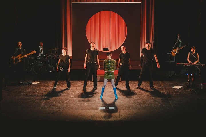 Pequeños Conciertos, de  Zoe Gotusso con coreografías bajo la dirección artística de Acuña. 