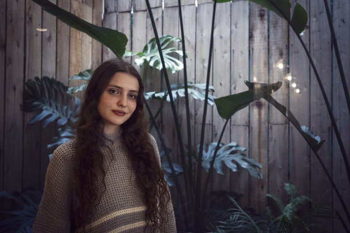 Mora Fisz: "Lo que más deseo es vivir de lo que amo, interpretar nuevos personajes. Me gustaría seguir haciéndolo". Foto: Mariana Nedelcu